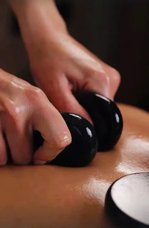 Hot Stone Massagetherapie für tiefe Entspannung